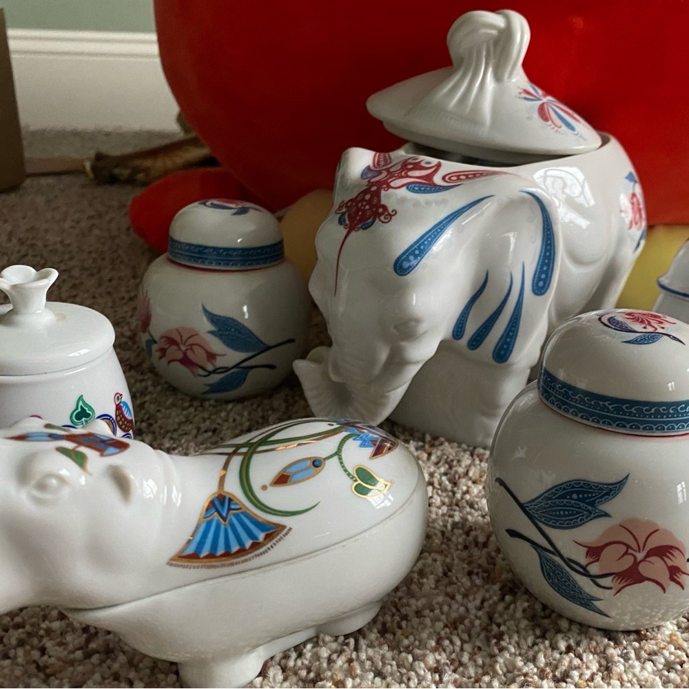 14 pc Vintage 80’s Elizabeth Arden Collectible Ceramic Candles Jars Decorative